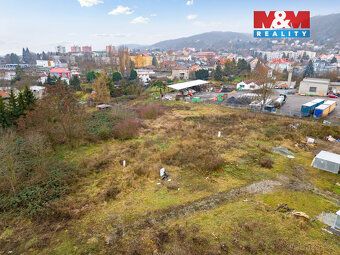 Pozemek k bydlení v centru Krupky – ideální investice. Nabíz