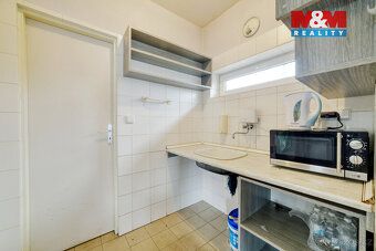 Nabízíme k dlouhodobému pronájmu komerční pozemek o výměře c