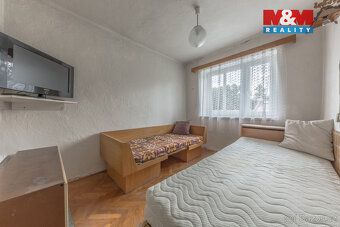 Nabízíme k prodeji prostorný rodinný dům v klidné části obce
