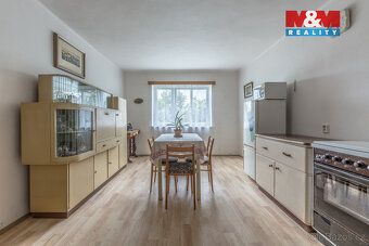 Nabízíme k prodeji prostorný rodinný dům v klidné části obce