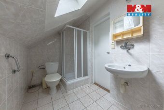 Nabízíme k prodeji prostorný rodinný dům v klidné části obce