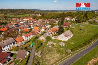 Nabízíme k prodeji rekreační chalupu o užitné ploše 65 m² a 