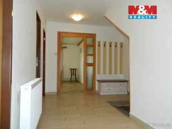 Nabízíme k pronájmu pro firemní pracovníky patro rodinného d