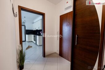 , pronájem moderního vzdušného bytu 2+KK o výměře 57,5 m² s 