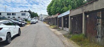 Dobrý stav, 24m2, 3*zámek, kamerový systém od Ford, zavedena
