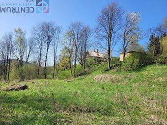 Mírně svažitý terén, poskytující krásný výhled na okolní kra