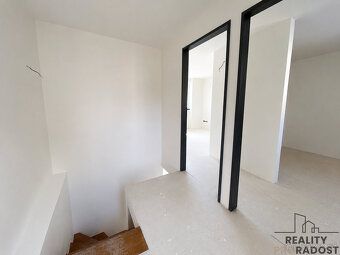 Hledáte moderní bydlení nedaleko Znojmo za cenu bytu? Pak Vá