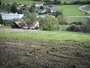 Nabízíme stavební pozemek v Horní Lhotě u Luhačovic.
Vedeno 