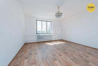 Nabízíme Vám ke koupi rodinný dům v obci Staré Jesenčany. Pa