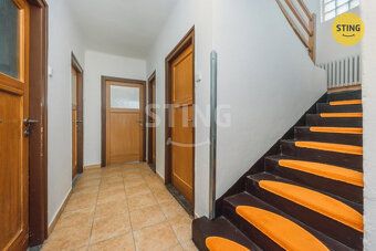 Nabízíme Vám ke koupi rodinný dům v obci Staré Jesenčany. Pa