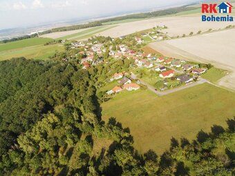 Prodej stavebního pozemku o výměře 1850 m2 v Dobrovici, míst