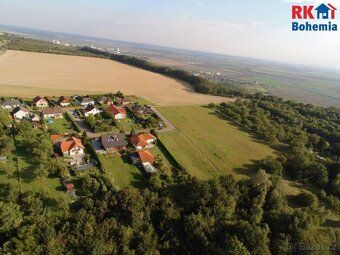 Prodej stavebního pozemku o výměře 1850 m2 v Dobrovici, míst