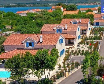 Vila s plochou pozemku: cca 450 m² • 3 ložnice / 2 koupelny 