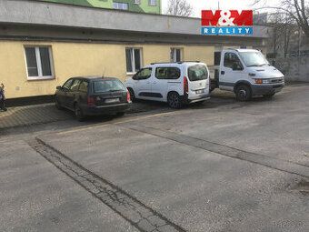 Prodám dvojhrob s pomníkem za katolickou kapli, za hrobem kr
