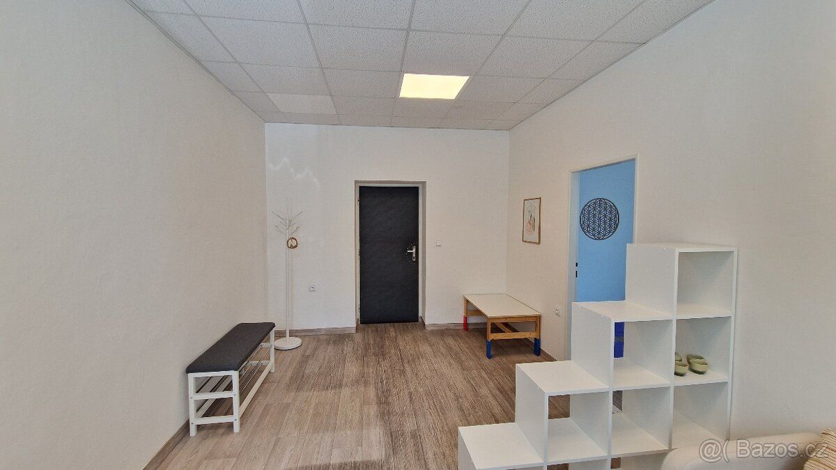 Pronájem kancelářských prostor (43m² a 64m²) v administrativ