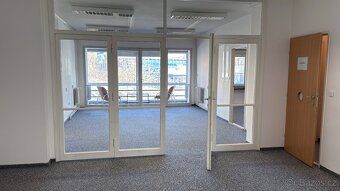Pronájem kancelářských prostor (43m² a 64m²) v administrativ