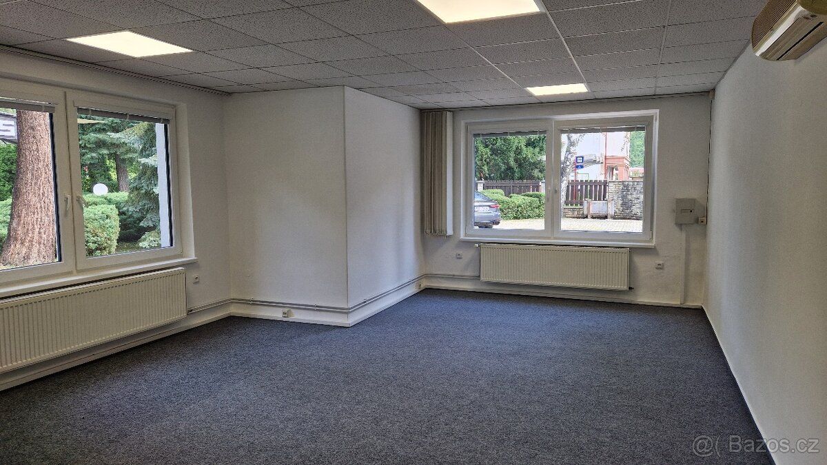 Pronájem kancelářských prostor (43m² a 64m²) v administrativ