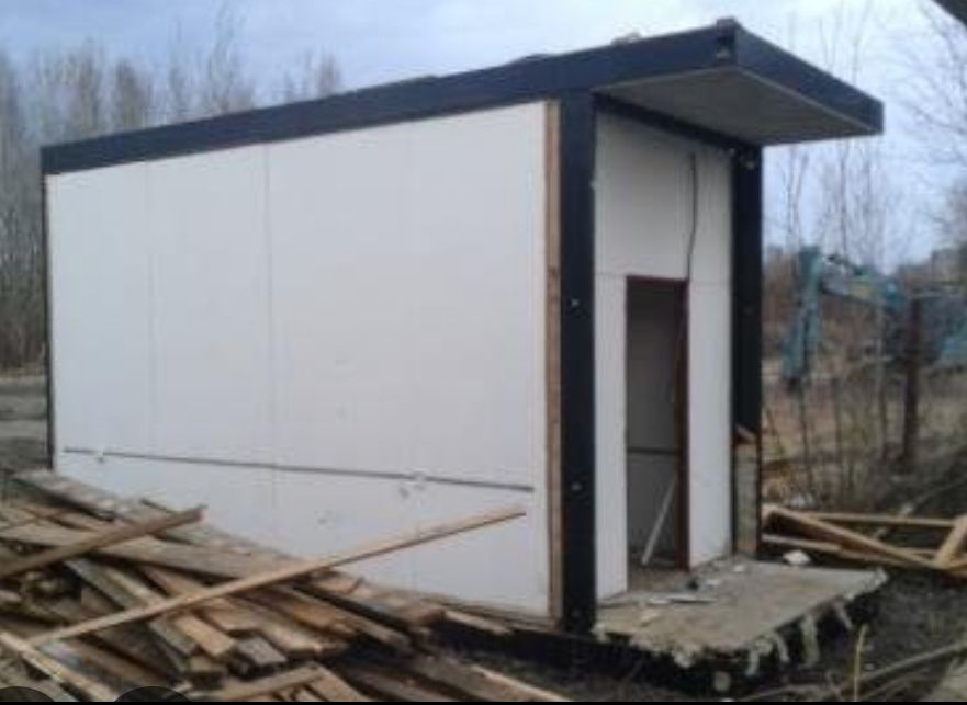 Prodám 8 umí buněk 2.5*6 m, výška 3m (plocha celkem 120 M2),
