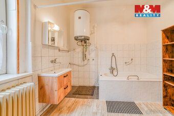 Nabízíme k prodeji samostatně stojící rodinný dům v Podhradí