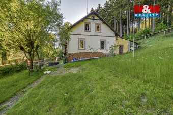 Nabízíme k prodeji samostatně stojící rodinný dům v Podhradí