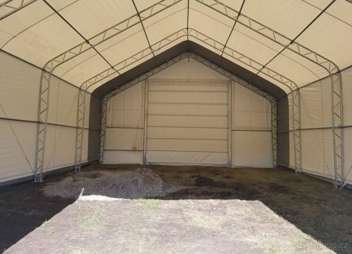 Montovaná plachtová hala. Šířka:9,15m Délka:30,5m Výška:6,1m