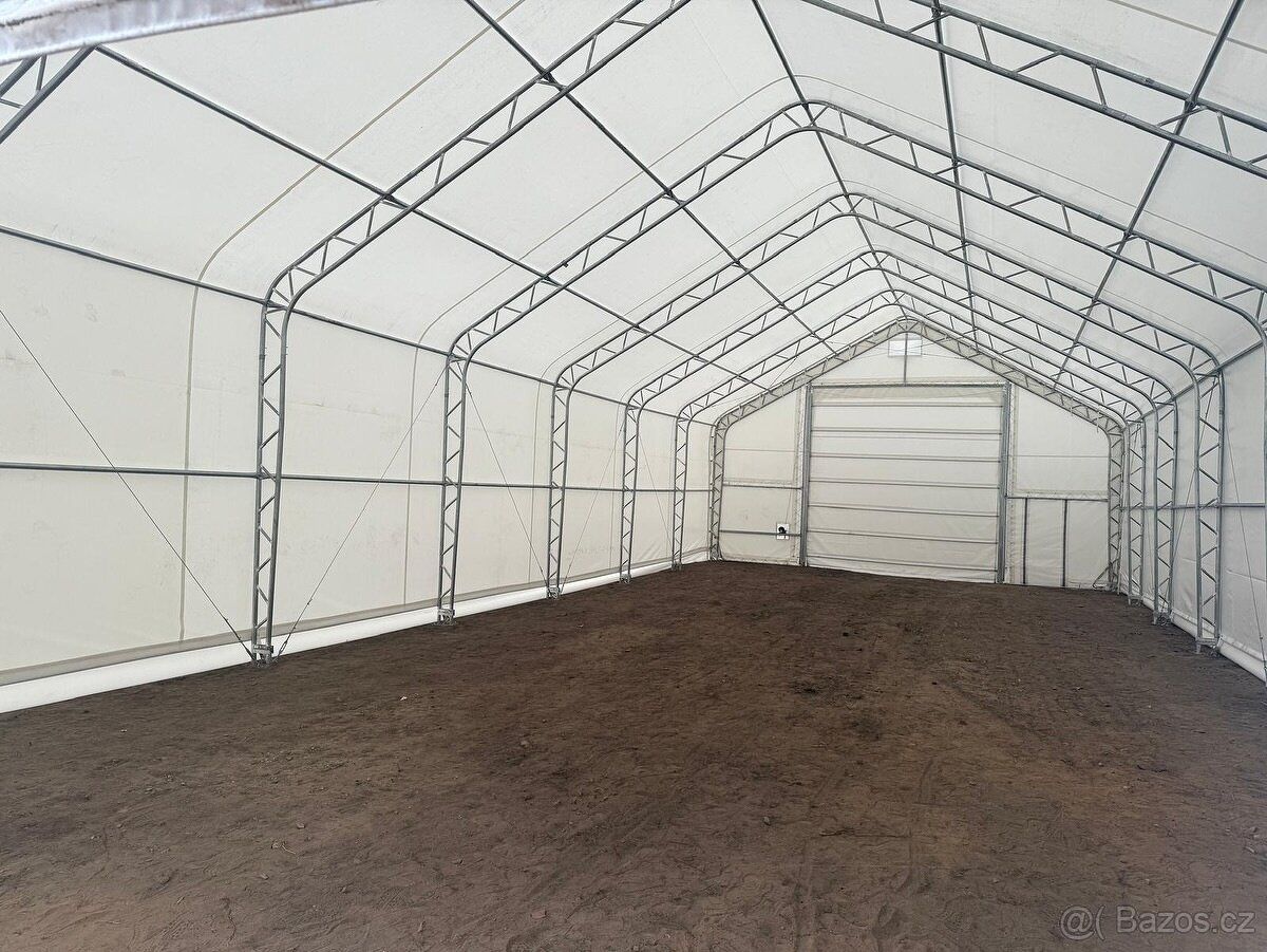 Montovaná plachtová hala. Šířka:9,15m Délka:30,5m Výška:6,1m