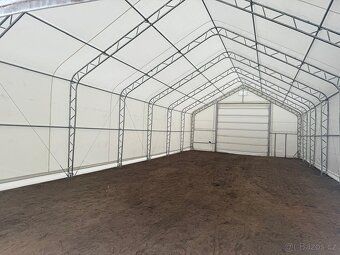 Montovaná plachtová hala. Šířka:9,15m Délka:30,5m Výška:6,1m