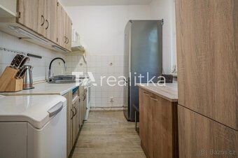 Nabízíme k prodeji byt o dispozici 2+1 s lodžií na ulici Kpt