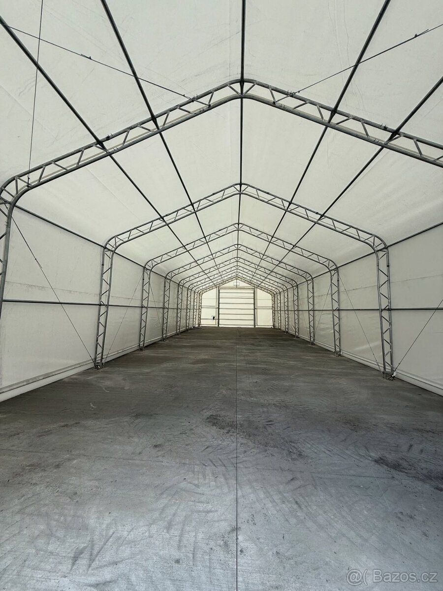 Šířka: 8,15m , Délka: 15,25m , Výška 5,2m Výška stěny 320cm 