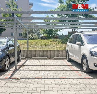 Nabízíme k prodeji prostorný a světlý byt 2+kk o užitné ploš