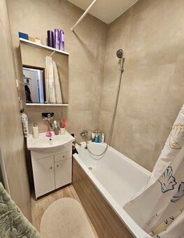 Pronajmu byt o výměře 3+1 90m2 v ulici Družstevní 105 530 09