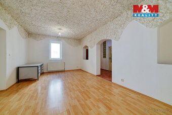 Nabízíme k pronájmu prostorný byt 3+1 v cihlovém domě přímo 