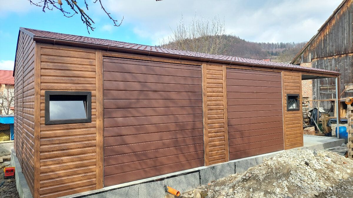 Prodám garáž 12x7 (9x7 + 3x7) stěna 3m a vrchol 4m přístřeše