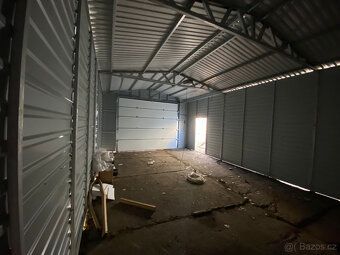 Prodám garáž o rozměrech 5m šířka 9m délka segmentová vrata 