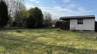 Nabízíme k prodeji rekreační chatu (6 × 4 m) se zastřešenou 