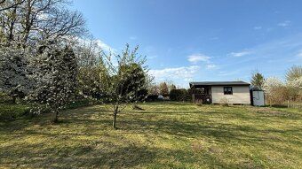 Nabízíme k prodeji rekreační chatu (6 × 4 m) se zastřešenou 