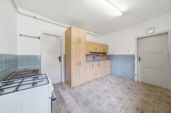 Nabízíme Vám ke koupi rodinný dům o dispozici 5+1, o celková