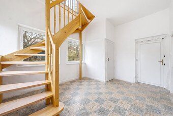 Nabízíme Vám ke koupi rodinný dům o dispozici 5+1, o celková
