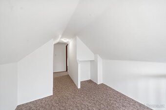 Nabízíme Vám ke koupi rodinný dům o dispozici 5+1, o celková