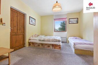 Nabízíme k prodeji prostorný rodinný dům v klidné části Růžo