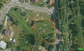 Stavební pozemek se všemi povoleními ke stavbě domu, a to bu