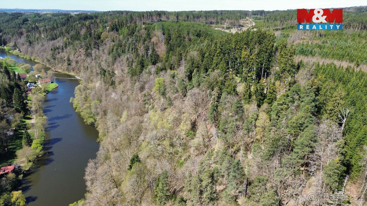 Nabízíme k prodeji lesní pozemek o výměře 39 640 m² v katast
