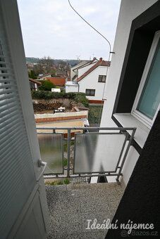 Nabízíme k pronájmu stylovou a útulnou jednotku o dispozici 