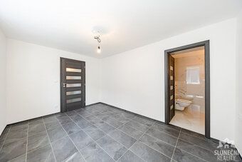 Naše realitní společnost Vám nabízí ke koupi rodinný dům s d