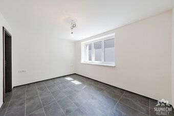 Naše realitní společnost Vám nabízí ke koupi rodinný dům s d