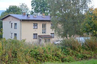 Nabízíme k pronájmu světlý byt o dispozici 2+1 a podlahové p