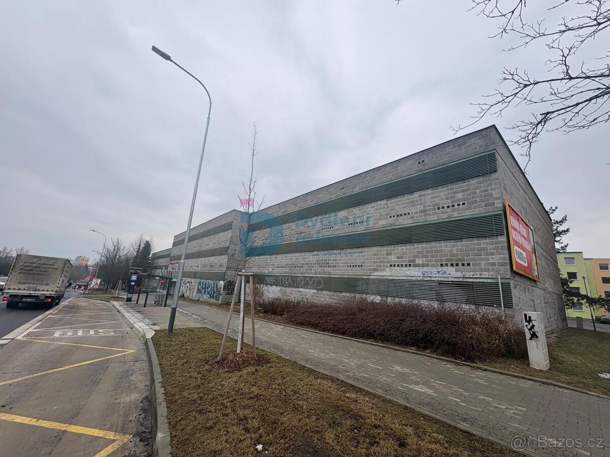 Prodej zděné garáže v parkovacím domě ul. Okružní
Nabízíme k