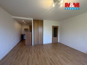 Pronájem pěkného bytu 1+kk po rekonstrukci v 6. patře panelo
