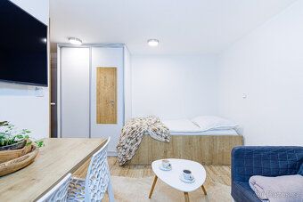 Byt 1+kk (č. 9) o ploše 20m² je v zrekonstruované a vybavené