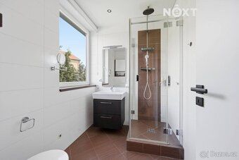 Prodej rodinného domu s dispozicí 4+kk, garáží a vedlejší st